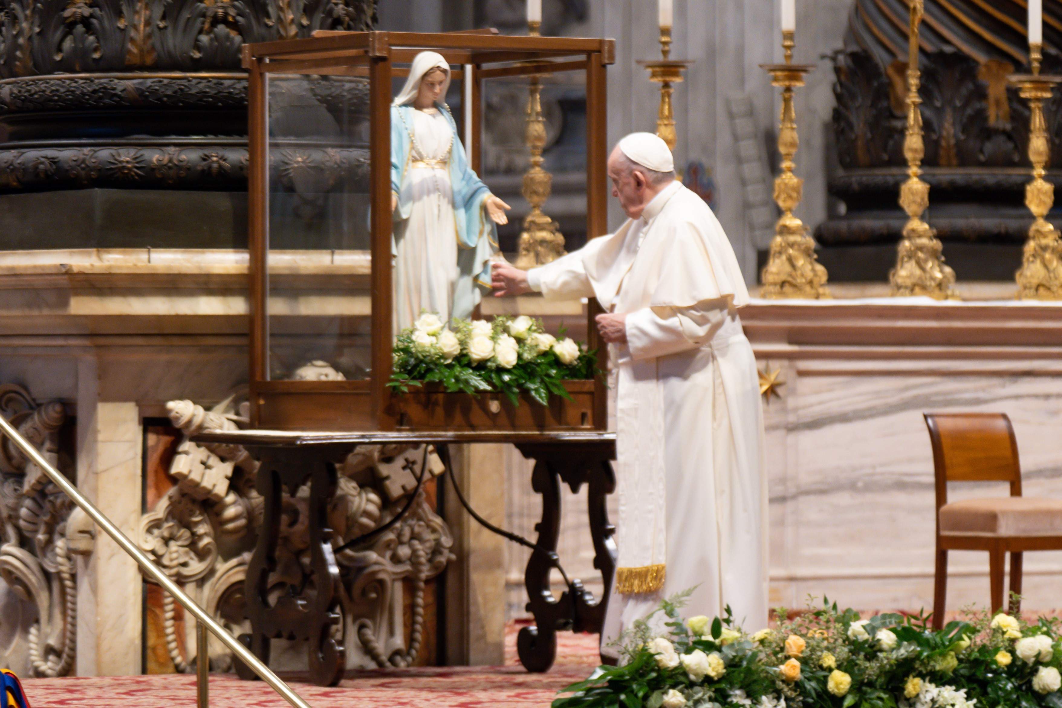 foto papa Madonna vaticano 1
